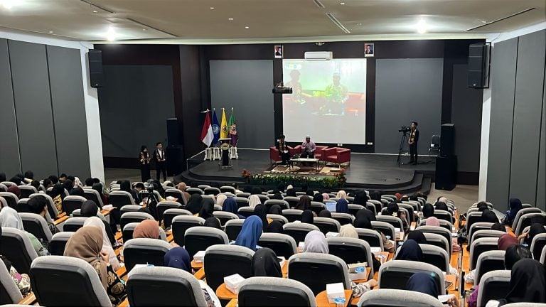 Sukseskan SEMNAS JPBSI, Tim ICT FKIP ULM Berperan Aktif