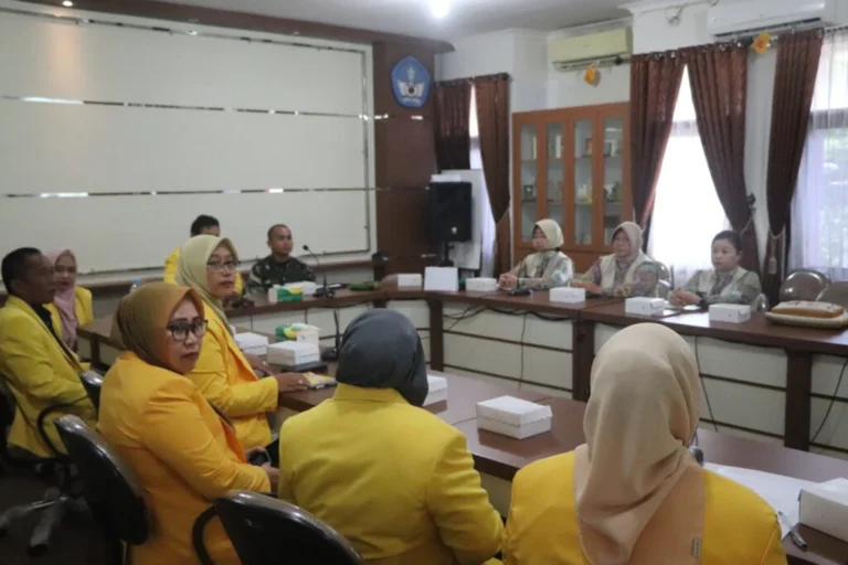 Diskusikan Pengelolaan Sekolah, Yayasan Kartika Kunjungi FKIP ULM