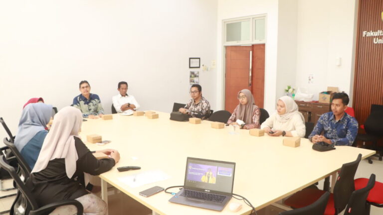 Yayasan Samara Arutmin Kunjungi FKIP ULM, Diskusikan Keinginan Bangun Sekolah