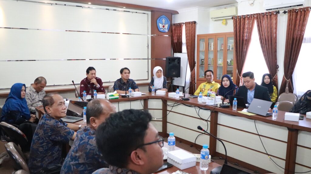 FIS UM Lakukan Kunjungan Kerja Sama ke FKIP ULM - Fakultas Keguruan dan ...