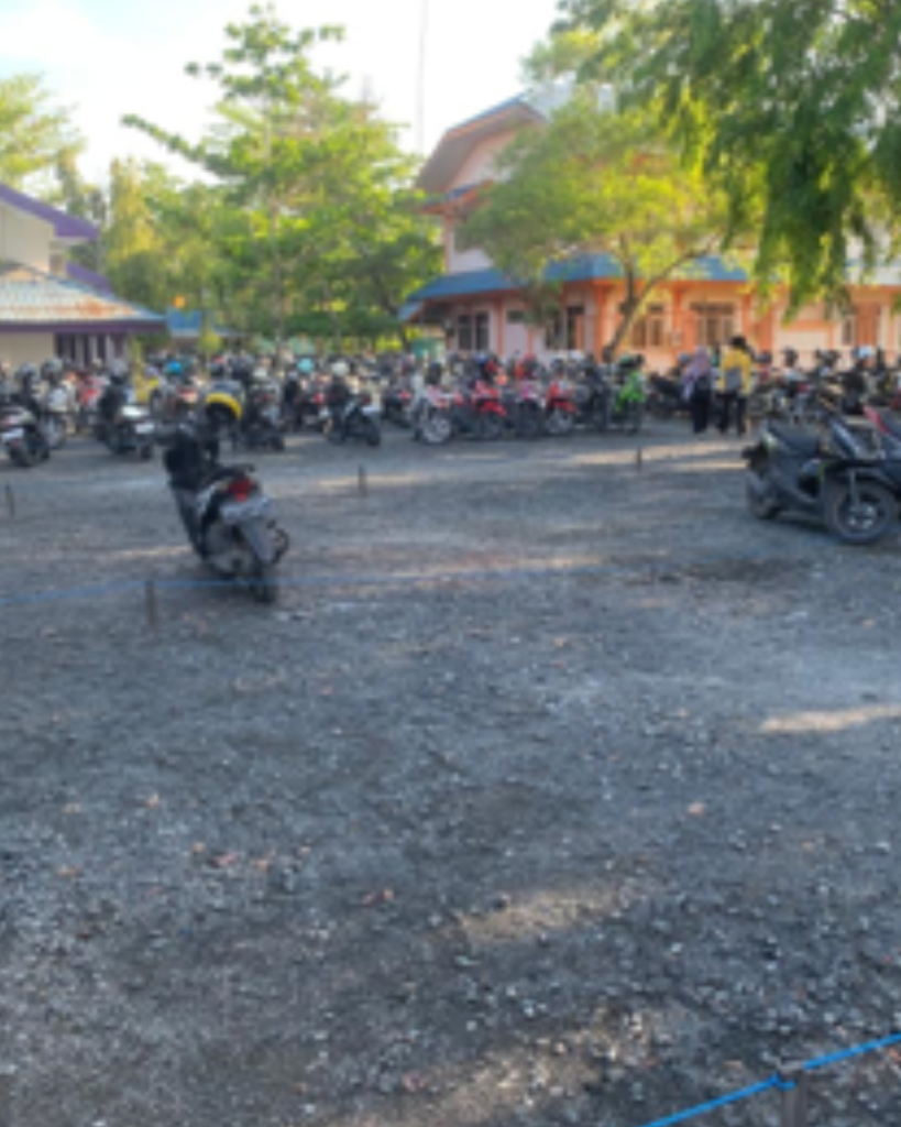 Area Parkir Mahasiswa