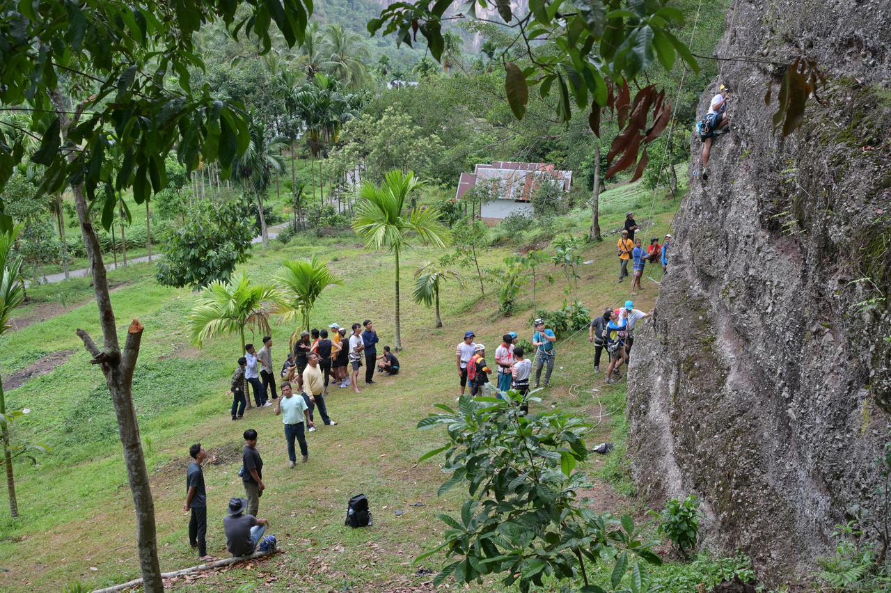 Suasana Pelatihan Panjat Tebing Multi Picth (doc. Wira)
